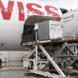 Après leur revers du mois précédent, les exportations suisses se sont également contractées en août en termes nominaux, reflet notamment du repli des envois vers les Etats-Unis (archives). KEYSTONE/GAETAN BALLY
